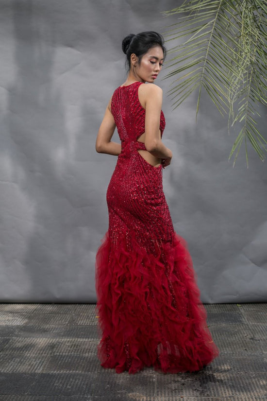 Mesmerizing red gown.