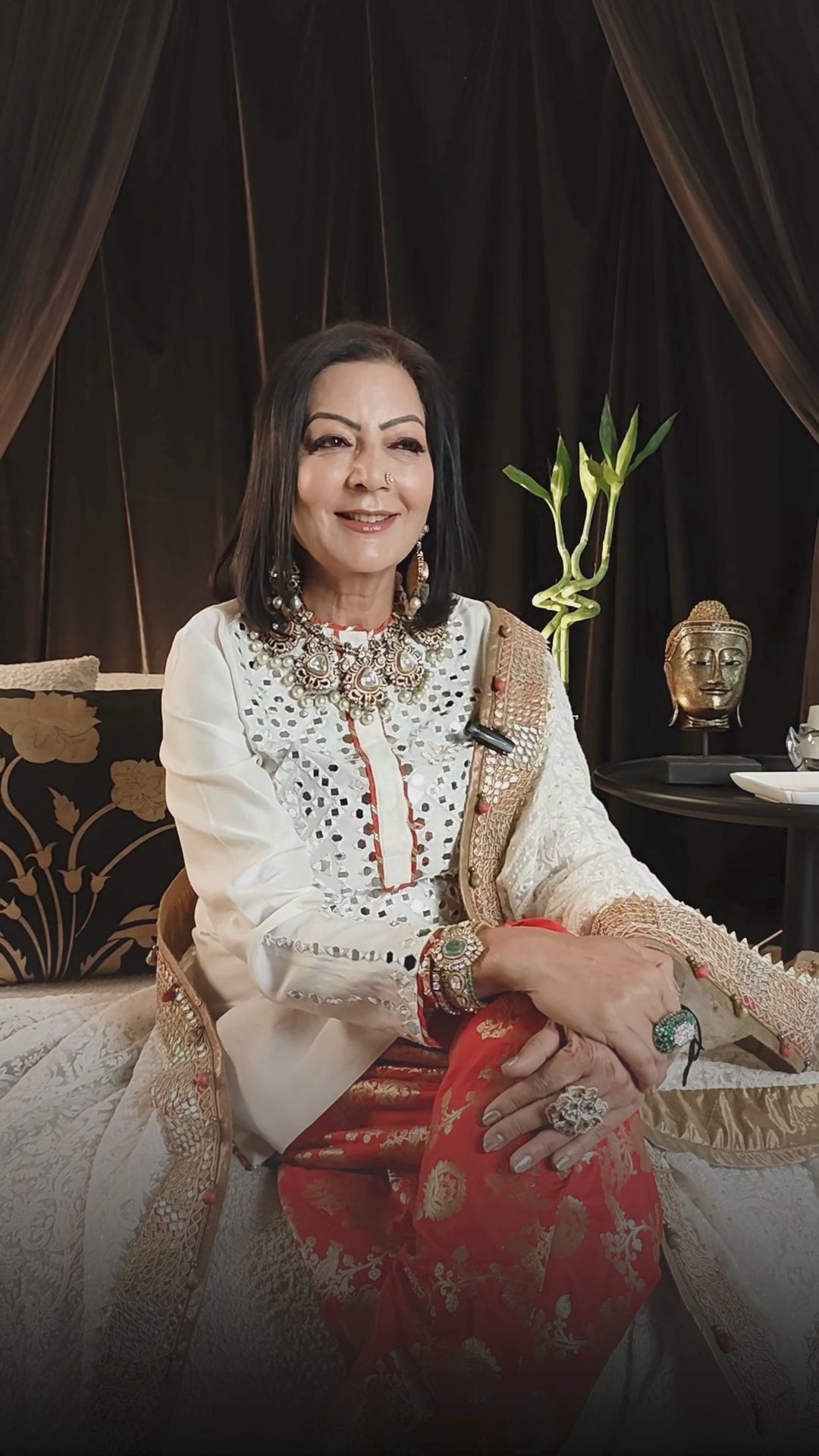 Load and play video in Gallery viewer, Ivory Mirrorwork Kurta Set
